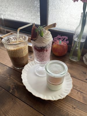 Ice cream and latte   at Bugoro All Vegan in Fukuoka
