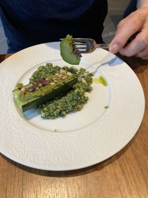 Bbq zucchini with pesto and quinoaa  at Graan & Zo in Oud-alblas