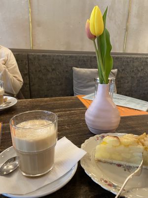 Flat white with oat milk and a vegan Apfelkuchen.  at Hoffmanns Sonnenhaus in Moenchengladbach