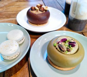 Cakes from the Vegan Christmas Market @ HOBA at Giardino Paris | L'Atelier in Paris