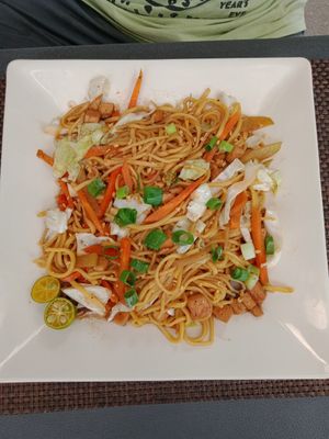 Vegan noodles at Zanenza's in Panglao