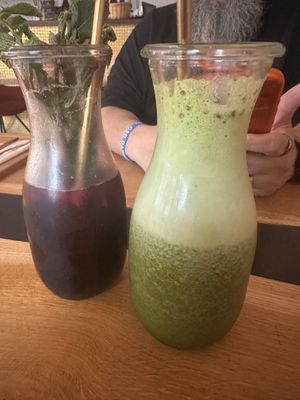 Blueberry Lemonade & Green Smoothiee  at MoMo Café in Friedrichsdorf