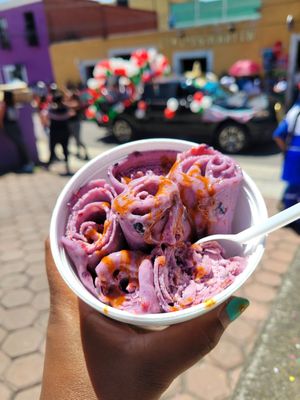 Rollos de leche de soya con frutos rojos. Hay salsa de chamoy encima at Cholulice in Puebla