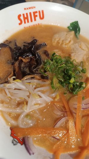 Ramen de miso sin sabor a miso... at Ramen Shifu in Terrassa