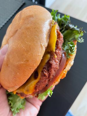 CheesyOne Burger at VINCENT - Hbf Leipzig in Leipzig