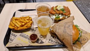 Cheesy One, Cajun Fries, and Vish and Chips at VINCENT - Hbf Leipzig in Leipzig