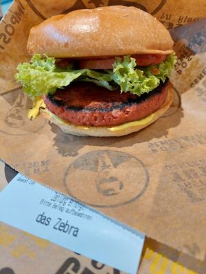 Classic Hamburger (5.99€) - orders have a unique name, mine was "Zebra" at VINCENT - Hbf Leipzig in Leipzig