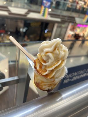 Ice-cream sundae  at VINCENT - Hbf Leipzig in Leipzig