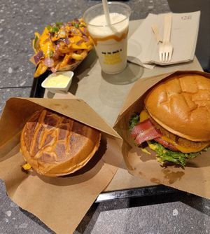 Animal Fries, Solero Milkshake, VegMuffin and Big Vegansky burger at VINCENT - Hbf Leipzig in Leipzig
