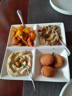 Little portions of food at Chambers in Galle