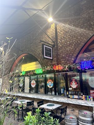 outside seating  at Meat The Vegans in North West London