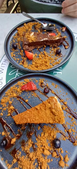 Chocolate coconut torte and biscoff cheesecake (minus a little nibble 🤣). Both very, very nice at Meat The Vegans in North West London