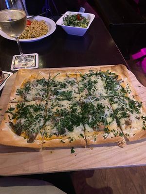 Flammkuchen mit Austernpilzen   at Mathilda Vegan in Munich