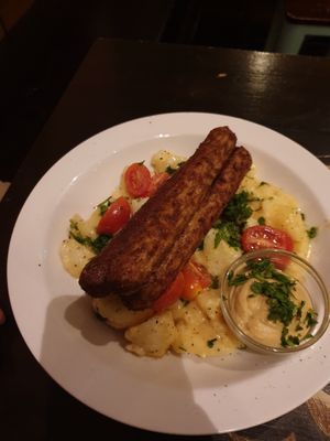 Rostbratwürstel on potato salad at Mathilda Vegan in Munich