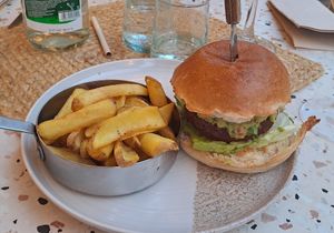 Vegan burger (now without salad and they didn't give me vegan cheese) at Annette Cafe in Nice