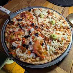 Half and half vegan pizza at eslais pizza in Villa De Leyva
