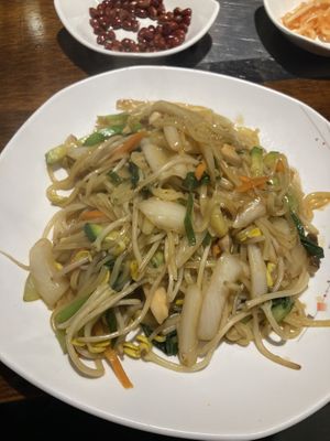 Fried vegetable noodles  at Maehwayangkkochi myeongdongjeom - 매화양꼬치 명동점 in Seoul