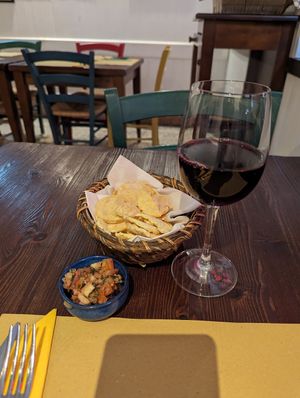 Gluten free chips and salsa at Iguanna in Venice