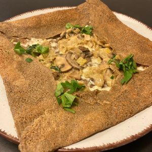 Galette with mushroom and leek with oat cream (vegan) at Planeige  in Berlin