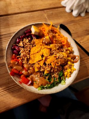 Create your own bowl (not sure if the nachos are vegan!) at House of Taste in Ibbenbueren
