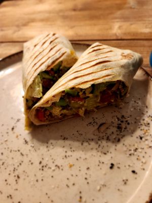 Create your own wrap, with no döner & white BBQ sauce at House of Taste in Ibbenbueren