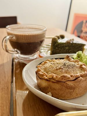 A signature pie, a vegan cake and a hot mocha. All are wonderful 😍  at Friends U Can Keep in Macau
