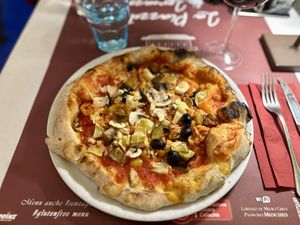 Vegetarian pizza with vegan mozzarella    at La Piazzetta di Lorenzo in Campi Bisenzio