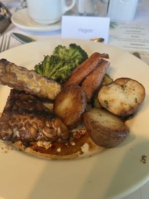 Tempeh with potatoes and veggies   at Auberge Baker in Chateau-richer