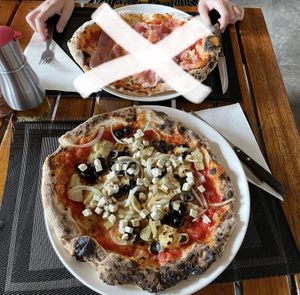 Vegan greek pizza without peppers and with added artichoke 😋  at La Pizzeria da Claudio  in Koh Tao