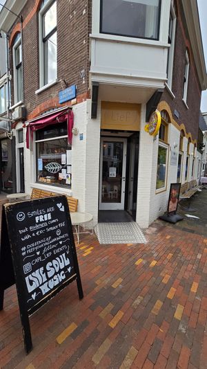 On the corner - accessible entrance at Café Lief  in Haarlem