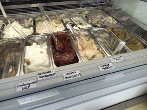 Eissorten Teil 2 (Die Auswahl variiert.) at Glacë Manufaktur in Trier