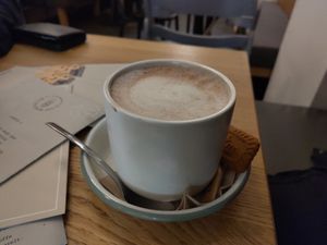 Heiße Schokolade mit Hafermilch at Glacë Manufaktur in Trier