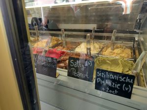 choice of flavors at Glacë Manufaktur in Trier