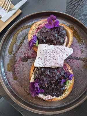 Gipfeli Rollz Sweet at COLORZ Kitchen  in Bern