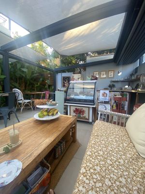 Vue du café ☕️   at Le Kafé Fleurs  in Saint-paul