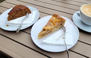 Apfel-Nuss-Kuchen, Karotten-Nuss-Dinkel-Kuchen at Ramonas Strandcafe in Eckernfoerde