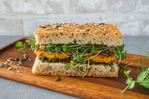 Tuna Triumph - Tuna patty, Caramelized Onions, Mango, Arugula & Sriracha Mayo at ChefShack in Cascais