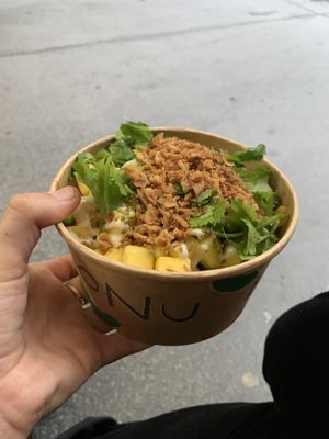 Vegan tiki bowl mit Koriander und röstzwiebeln : )  at Honu Tiki Bowls  in Vienna