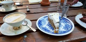 Vegane Obstsahnetorte at Frau Friedrich in Marburg