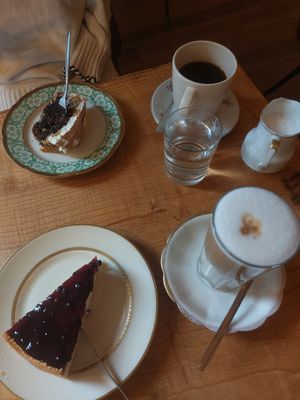 Vegan marble and berry cheesecake at Frau Friedrich in Marburg