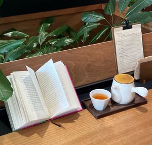 Read with tea ✨✨ #Veganuary at Gosranhi Bread/Book in Daegu