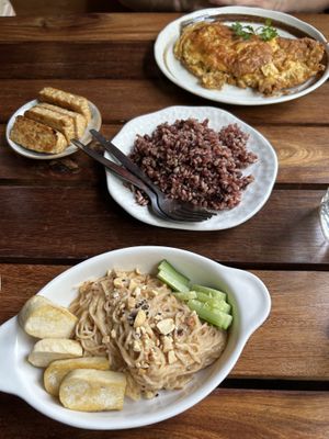 Cold Noodles with Penuts an Sesame, Tempeh, Thai Omelette with Lionsmane Mushroom and rice  at POHSOP in Chiang Mai