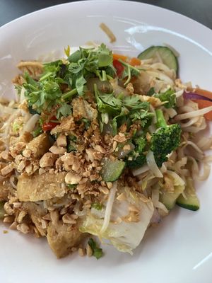 Gebratene Reisbandnudeln mit Tofu und extra Koriander   at VN Vietnamesische Küch in Murnau