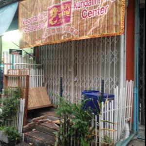 Neighbours told me it was shut down.  at Long Fu in Bangkok