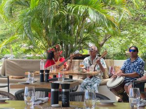Sunday lunch noon-2pm live Polynesian music at Le Cook's Restaurant in Moorea