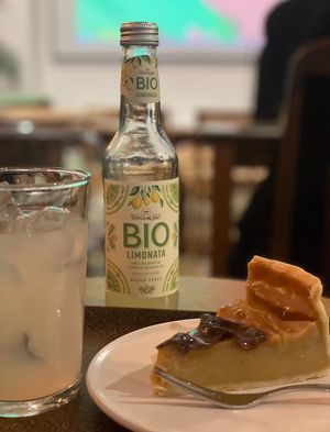 Before the talk starts.   at Nono Shop & Cafe Seoul in Seoul