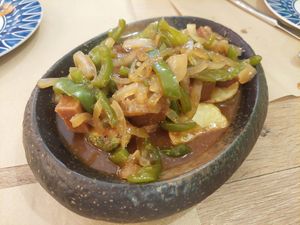Starter / Sticky's (seitan stew) at La Huella Vegana - Sandoval  in Madrid