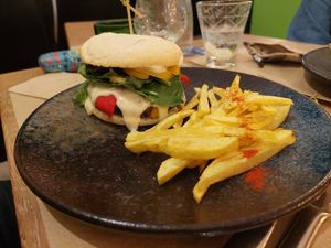Main / Burger at La Huella Vegana - Sandoval  in Madrid
