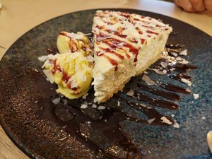 Dessert / Lemon mousse cake at La Huella Vegana - Sandoval  in Madrid