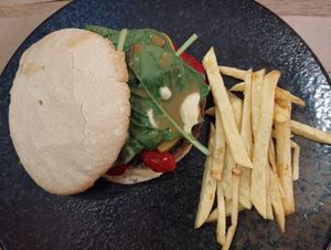 Hamburguesa Mohammed Ali at La Huella Vegana - Sandoval  in Madrid